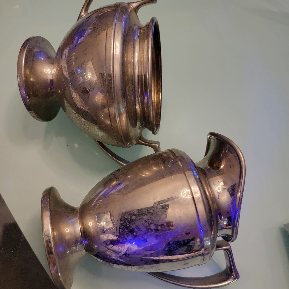 USA Universal silverplate creamer/ sugar bowl set.